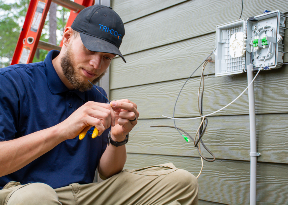 Employee working on an internet box